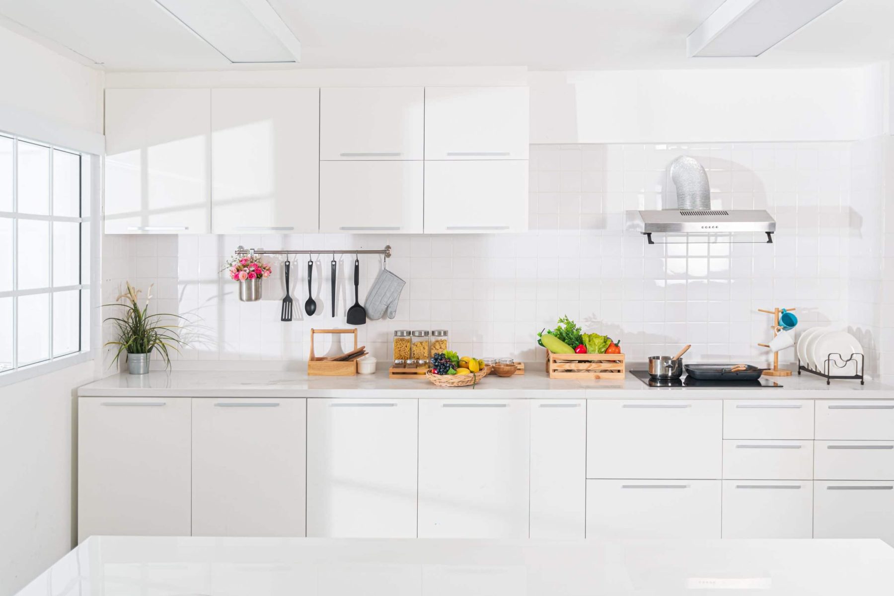 all-white-kitchen-blog