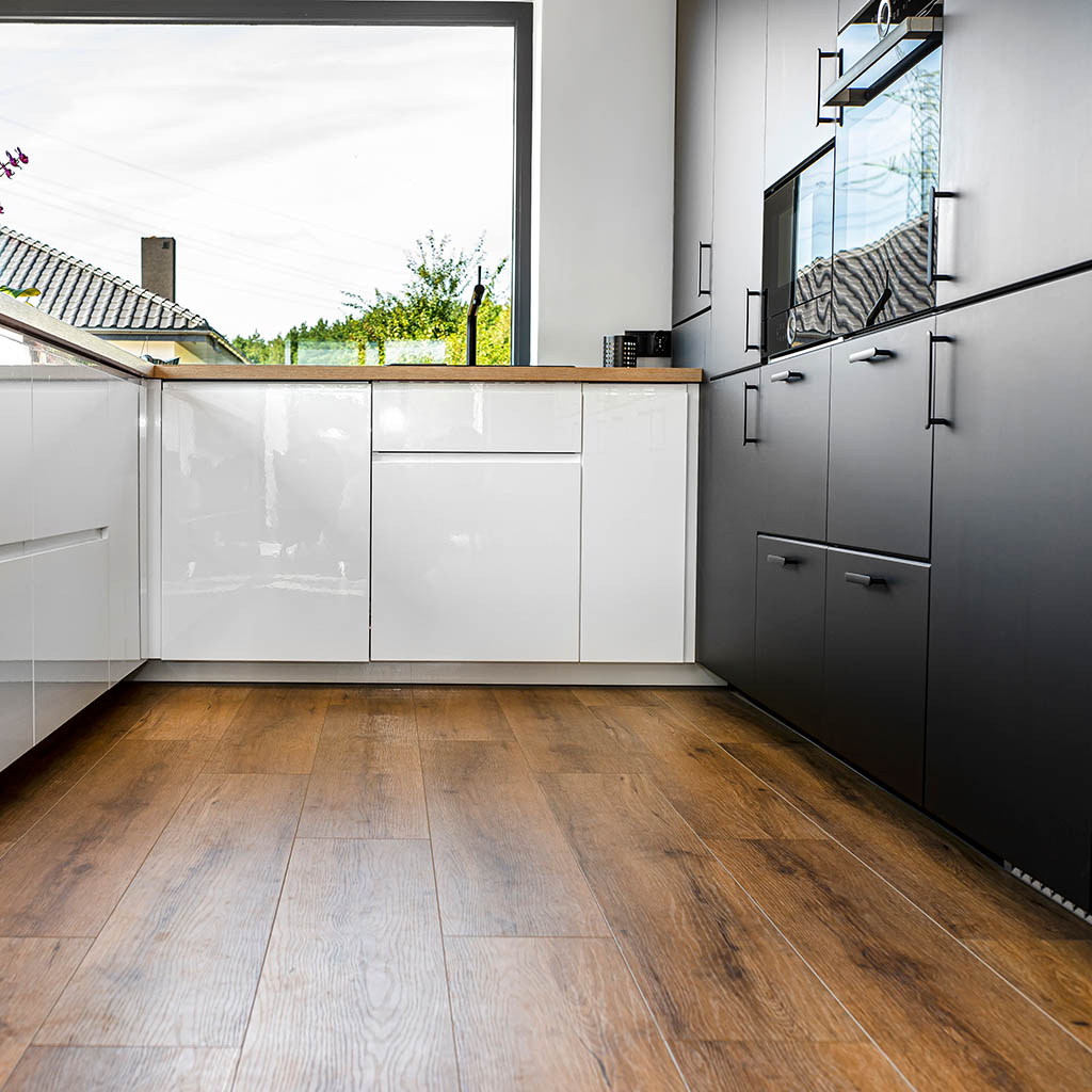 Gloss white and matt black kitchen renovation